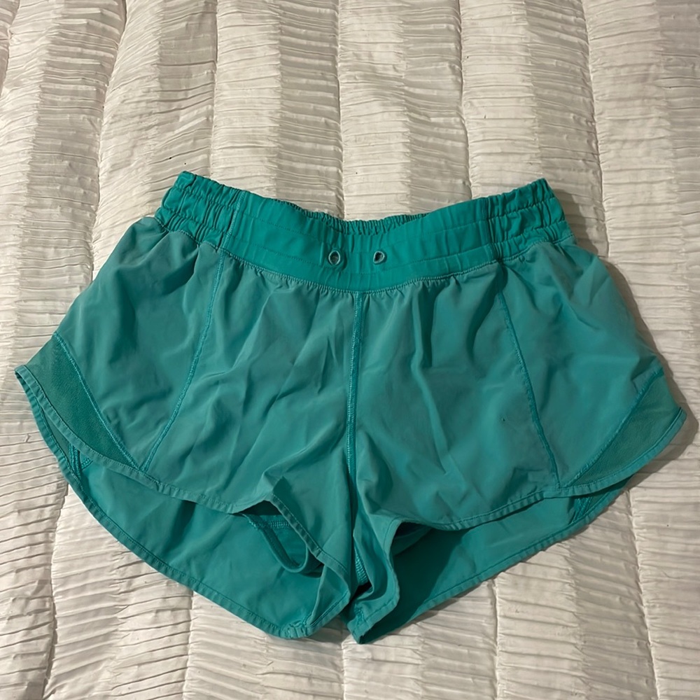 Lululemon hottie hot shorts 2.5 length. Low rise. Missing drawstring.